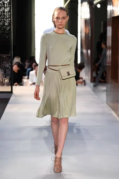Look 14